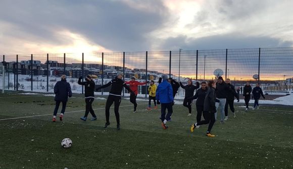 Efnilegar stúlkur æfa sig í Úlfarsárdal (myndskeið)