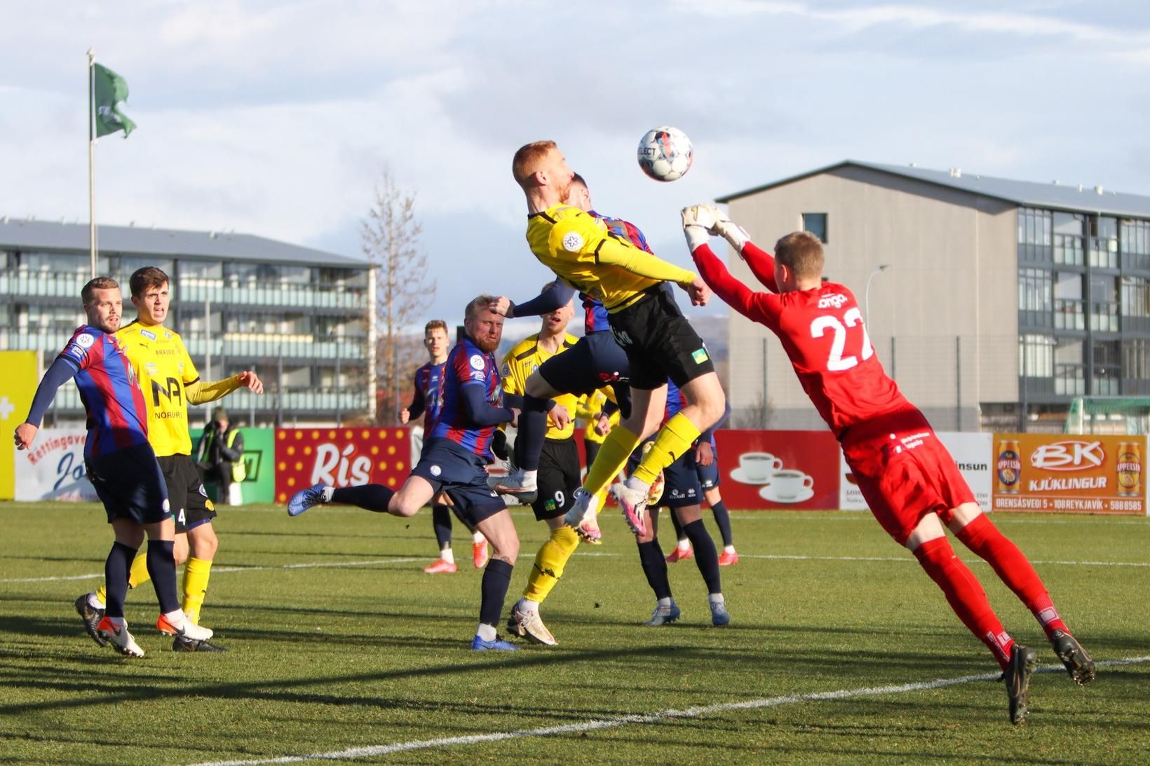 Aron Bjarki Jósepsson og Viktor Freyr Sigurðsson eigast við í …