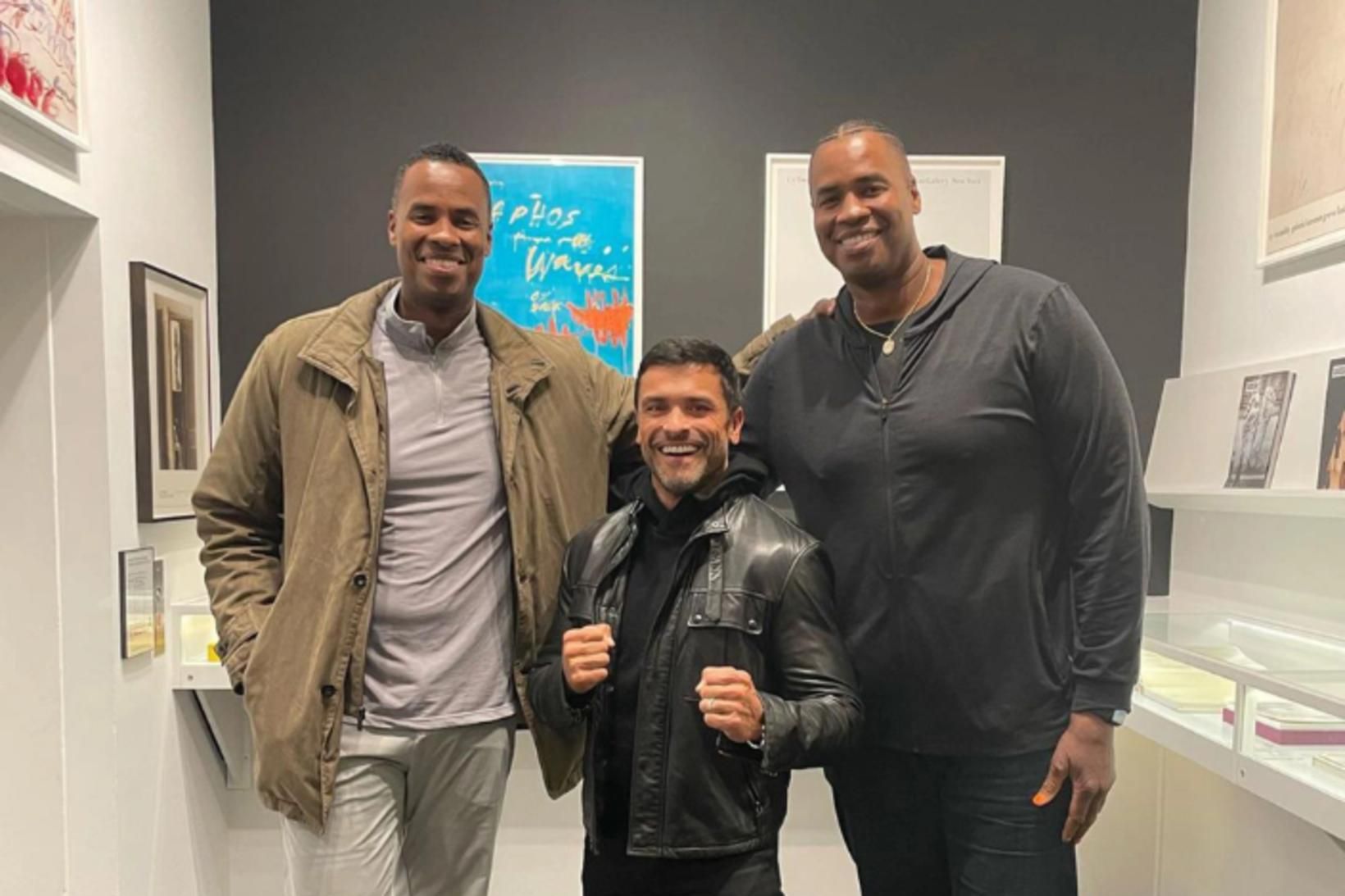 Mark Consuelos með þeim bræðrum Jarron og Jason Collins.