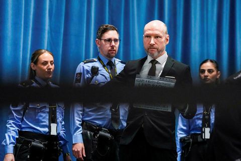 Breivik meðan á aðalmeðferð málsins stóð í nóvember í íþróttasal Ringerike-fangelsisins þar sem öryggisgæsla var …