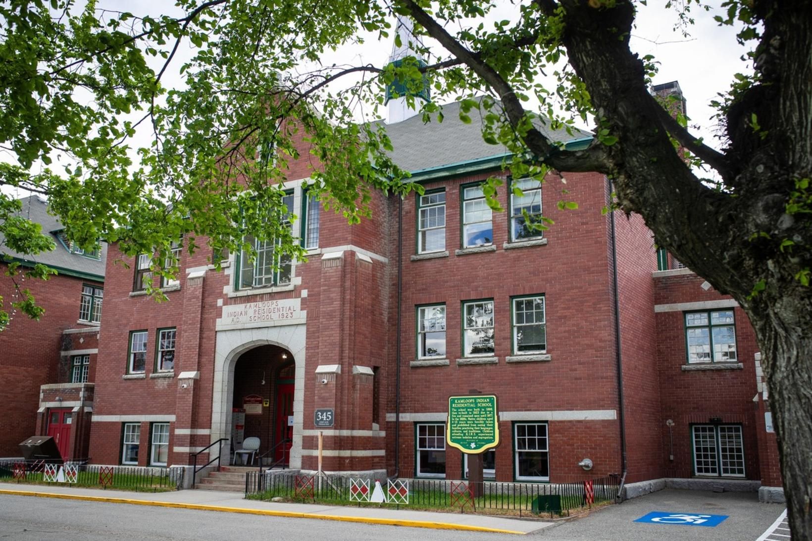 Kamloops Indian Residential-skólinn, þar sem líkin fundust.