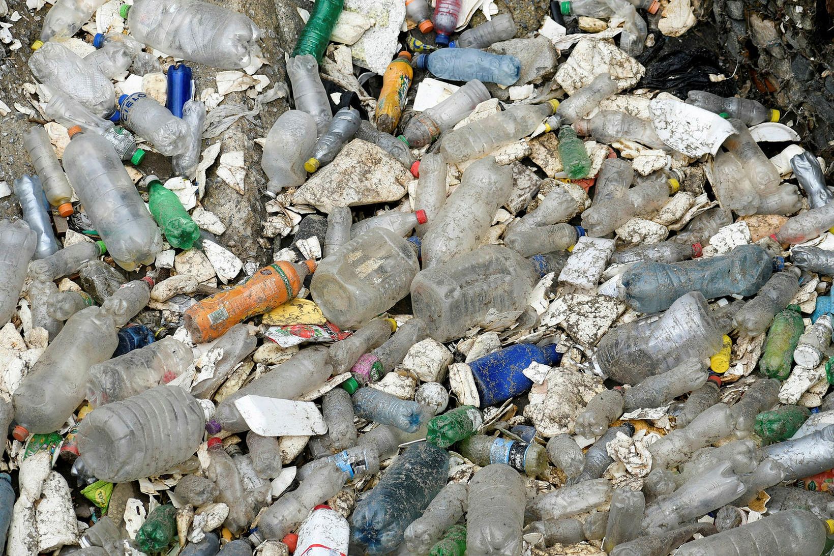 Um 85% af plasti er urðað í Kaliforníuríki í Bandaríkjunum.