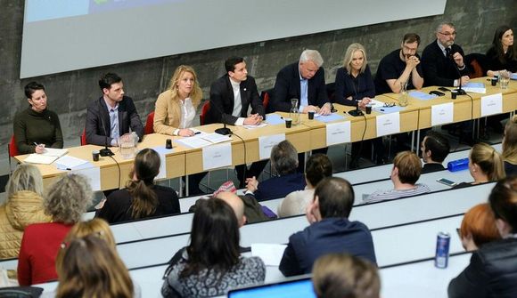 Þorgerður skaut á Katrínu á opnum fundi