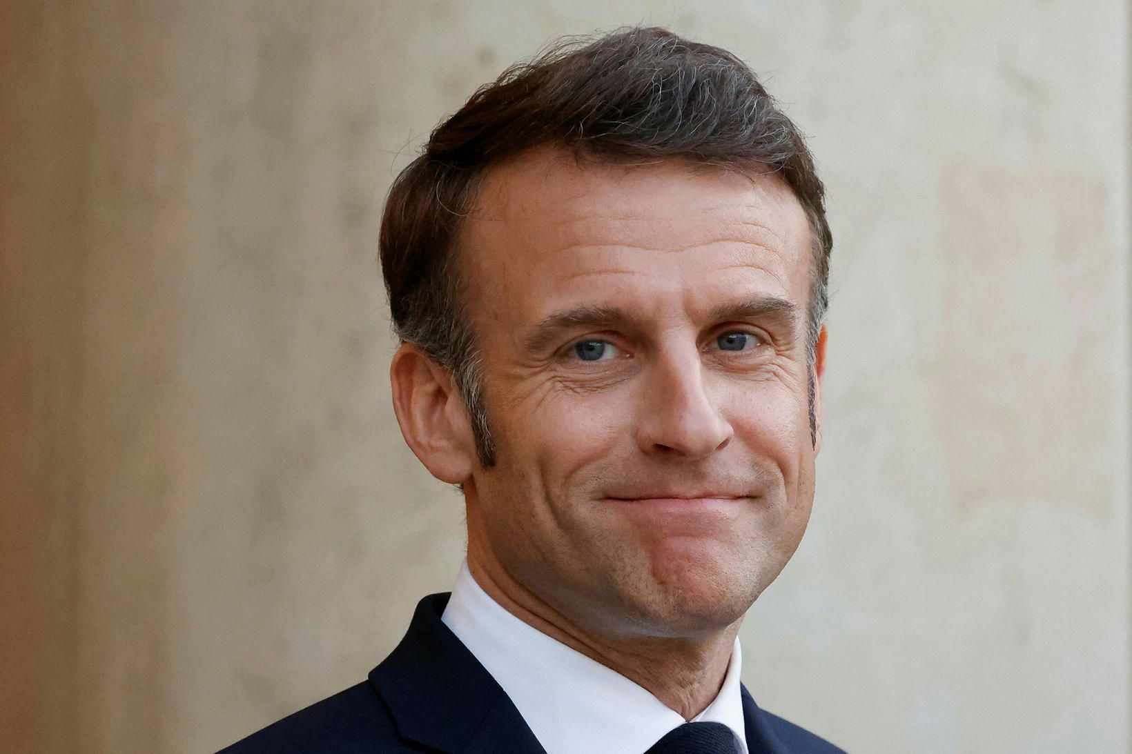 Emmanuel Macron Frakklandsforseti segir það lygi að hann hafi tekið …