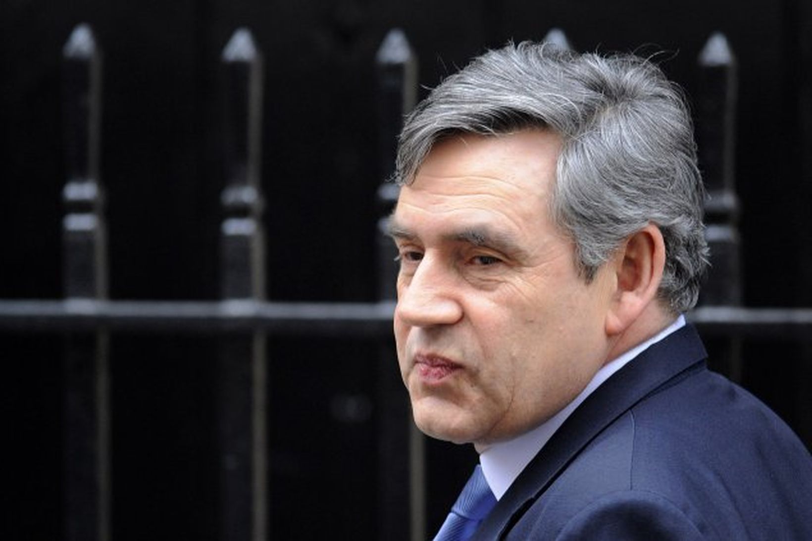 Gordon Brown fyrir framan Downing Street 10 í London.