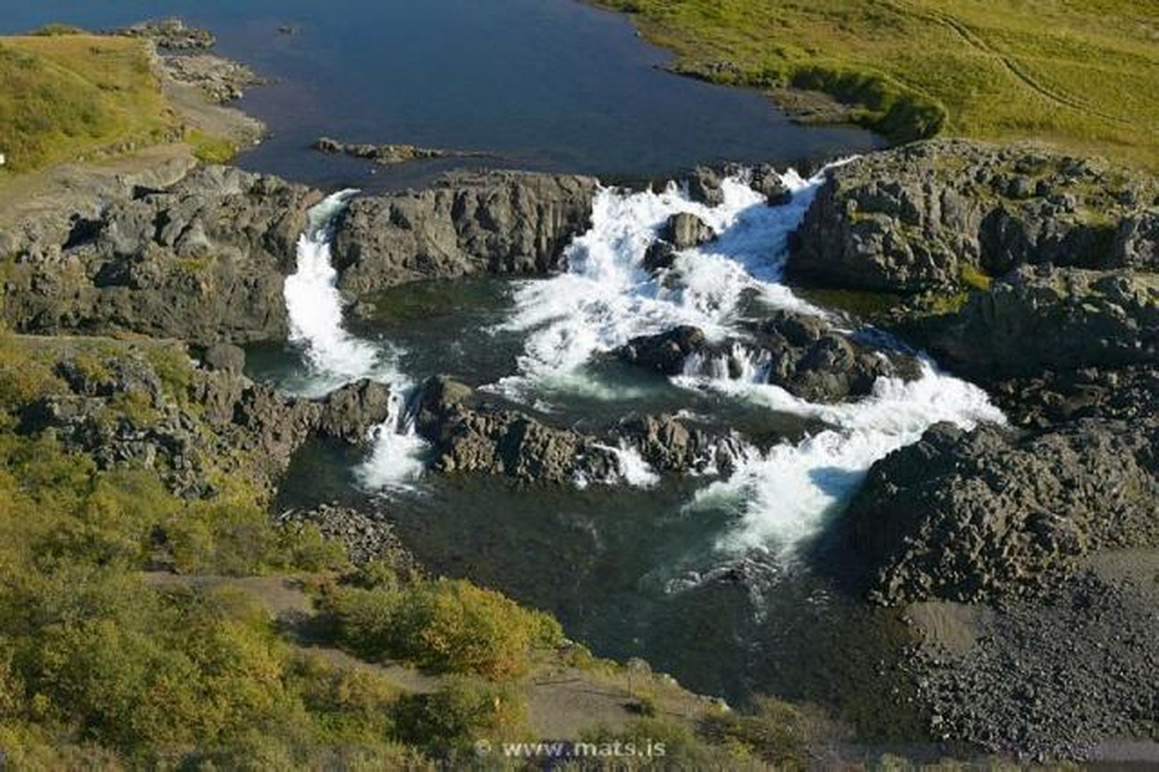 Golfvöllurinn Glanni er nálægt fossinum Glanna í Norðurá.