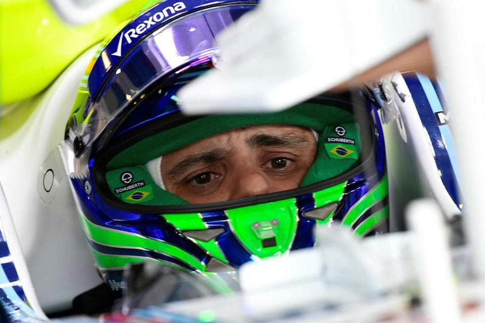 Felipe Massa bíður þess að hefja aksturslotu í Monza.