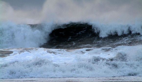 Ísland í „framljósum valtarans“