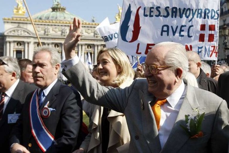 Franski þjóðernisöfgasinninn Jean-Marie le Pen leiddi göngu Þjóðarfylkingarinnar í París.