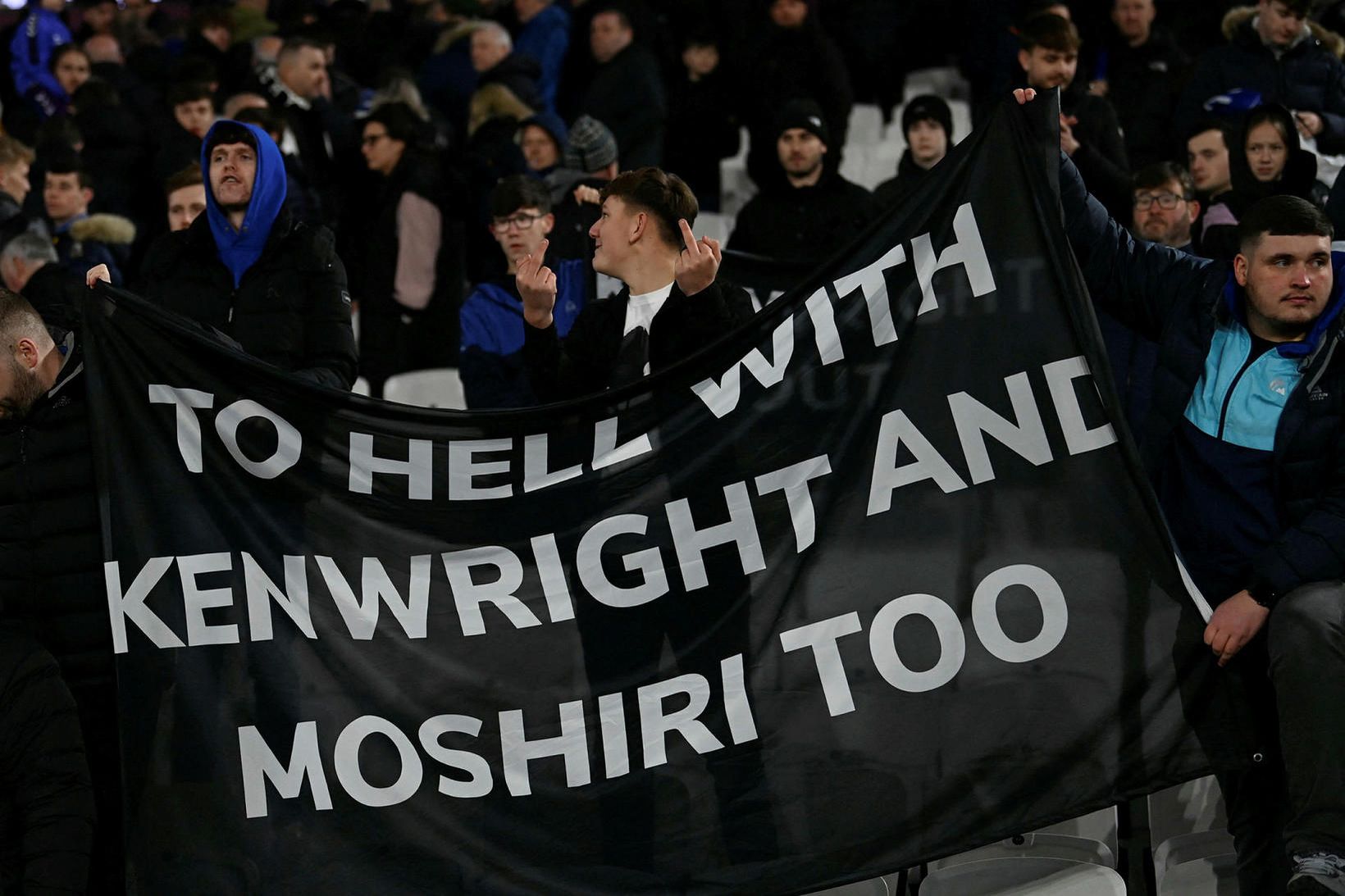 Stuðningsmenn Everton eru ekki mjög sáttir við Bill Kenwright stjórnarformann …