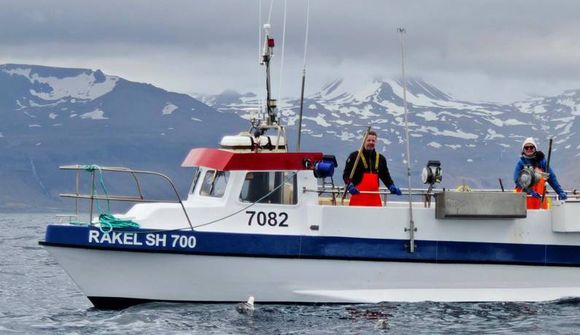Hjónin saman á strandveiðum