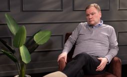 Umgangast ofbeldismenn á meðan beðið er brottvísunar