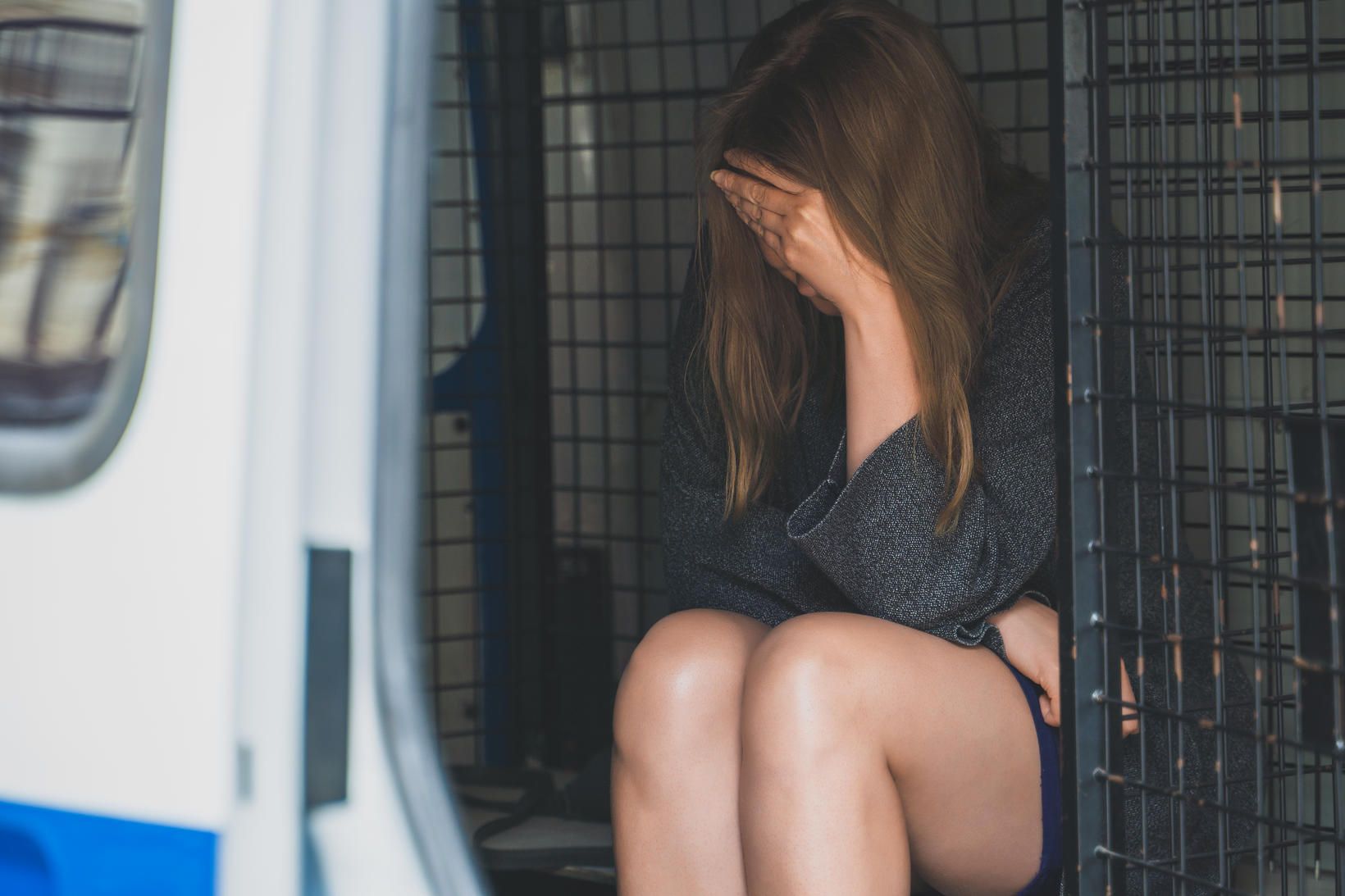 Ákærður fyrir að hafa selt konu sína 120 mönnum