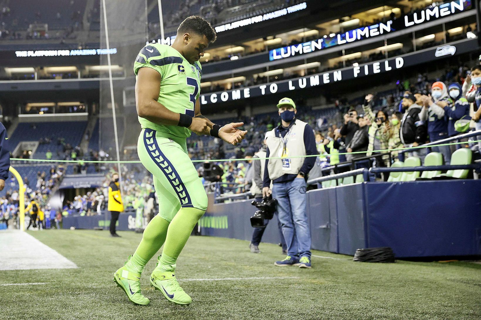 Russell Wilson meiddist á fingri um helgina.