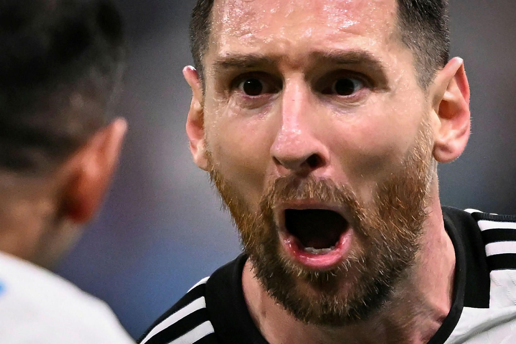 Lionel Messi fagnar marki sínu gegn Mexíkó í kvöld.