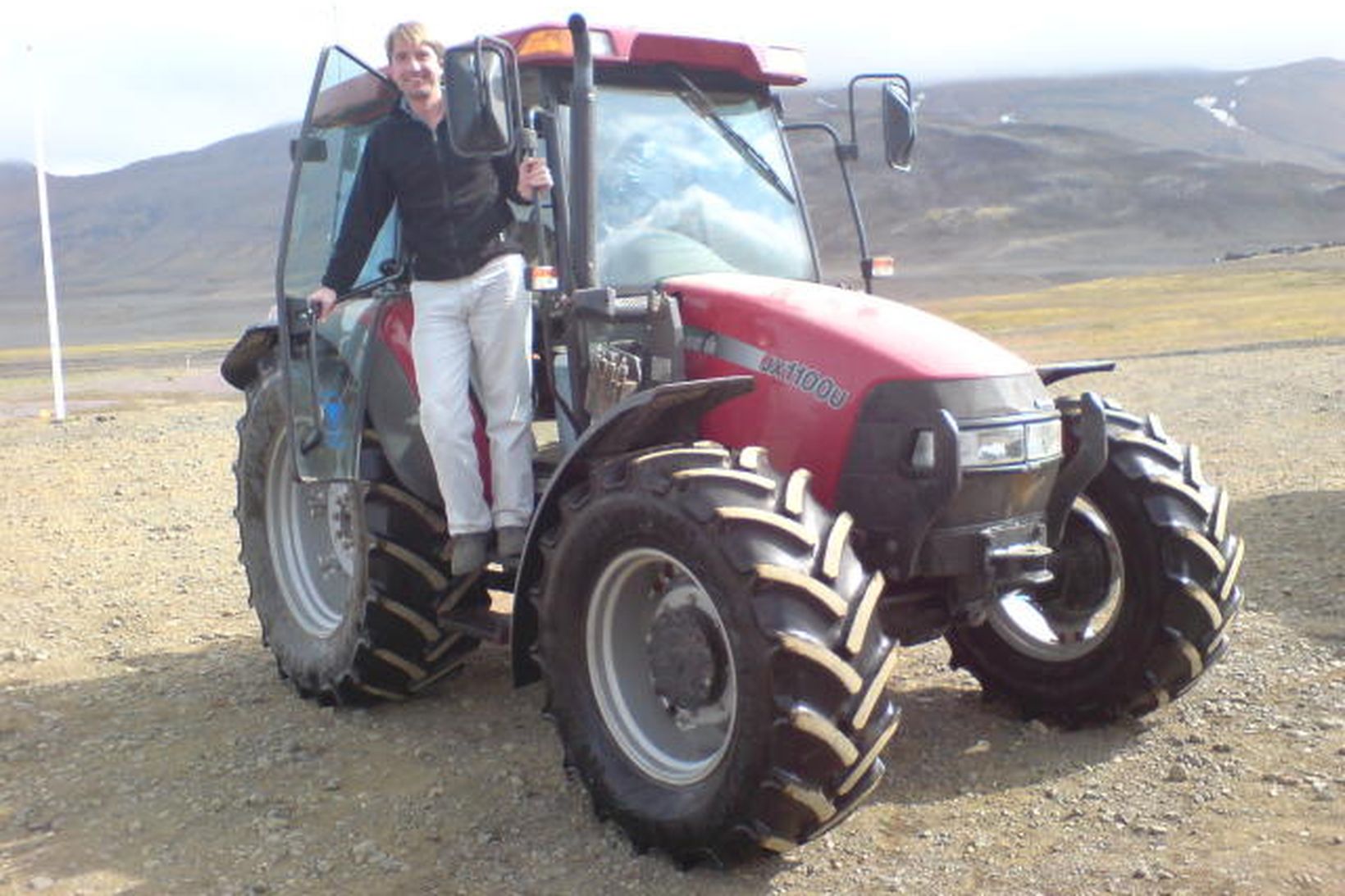 Rik Albrecht ferðast um landið á traktor.