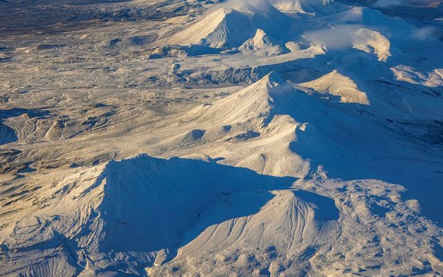 Flogið yfir Ljósufjöll á Snæfellsnesi í vetrarbúningi.