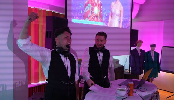 Rífandi stemning í Eurovision-veislum víða