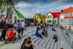 Það er litríkt mannlíf sem tekur á móti K100 í Miðbæ Selfoss.