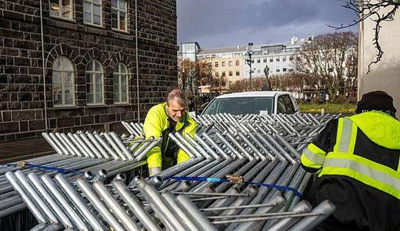 Búa sig undir árásir næstu daga