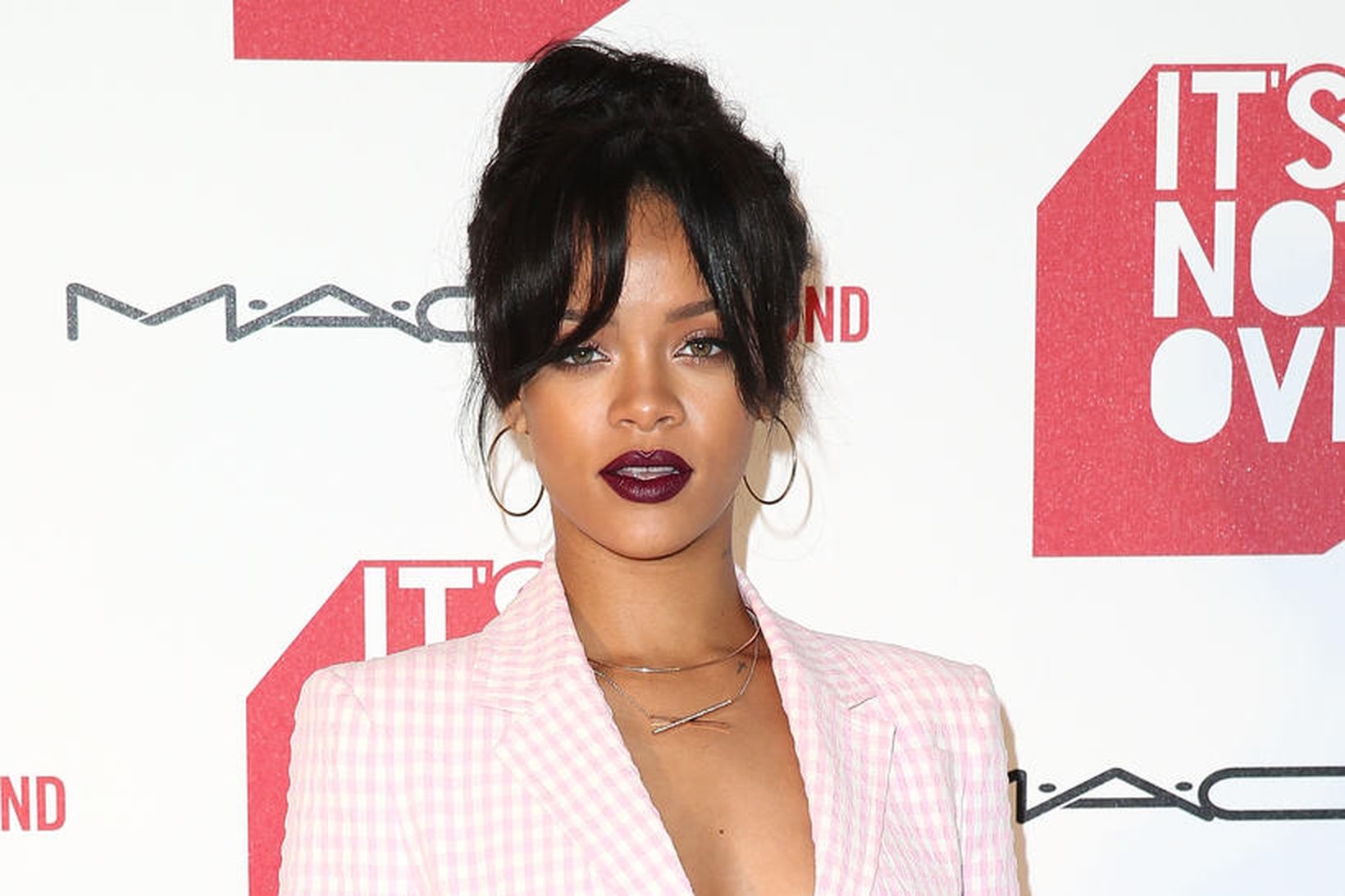 Rihanna var með dökkan varalit á frumsýningu heimildamyndarinnar It‘s Not …