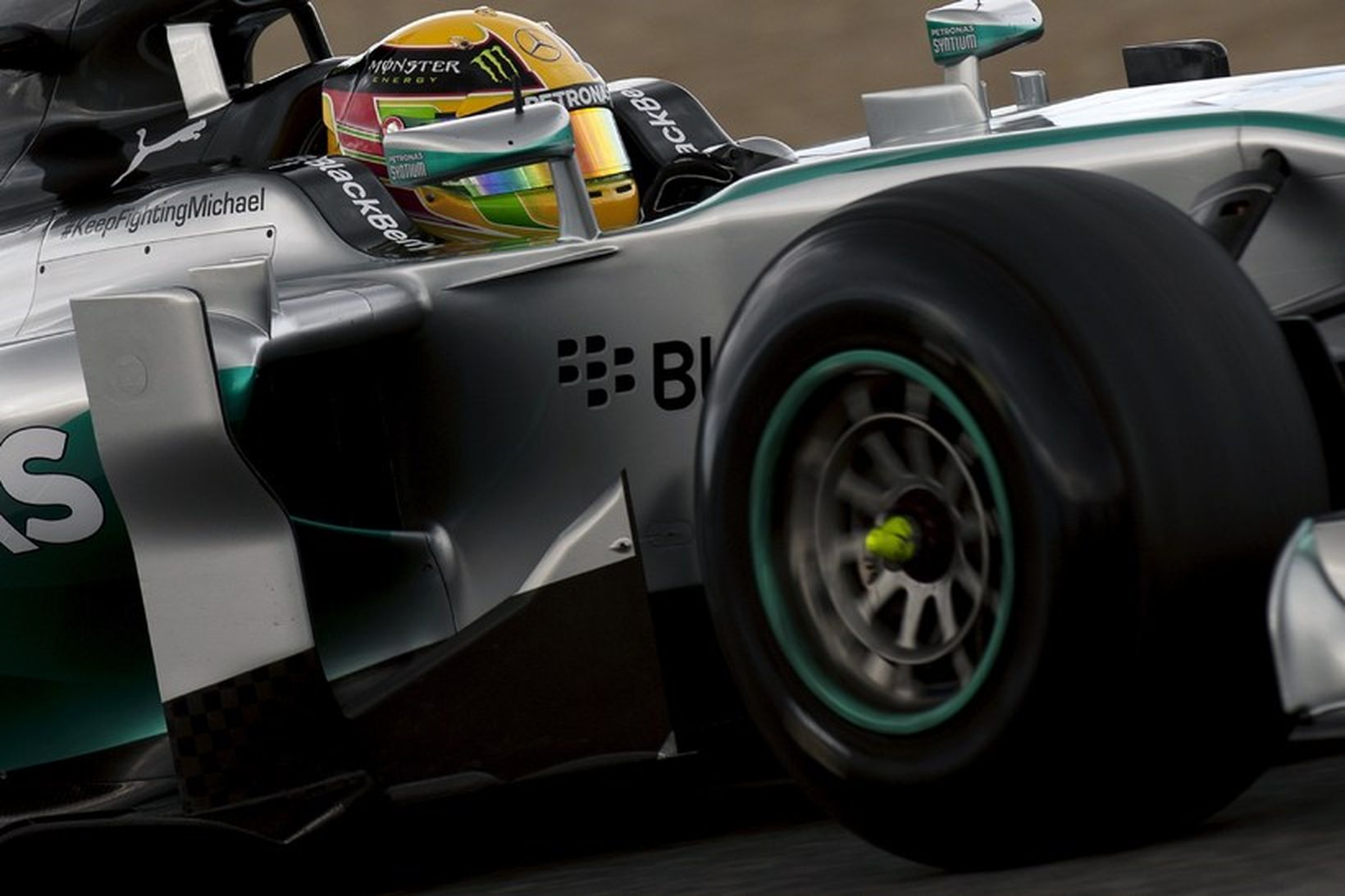 Lewis Hamilton á Mercedesbílnum við þróúnarakstur í vetur.