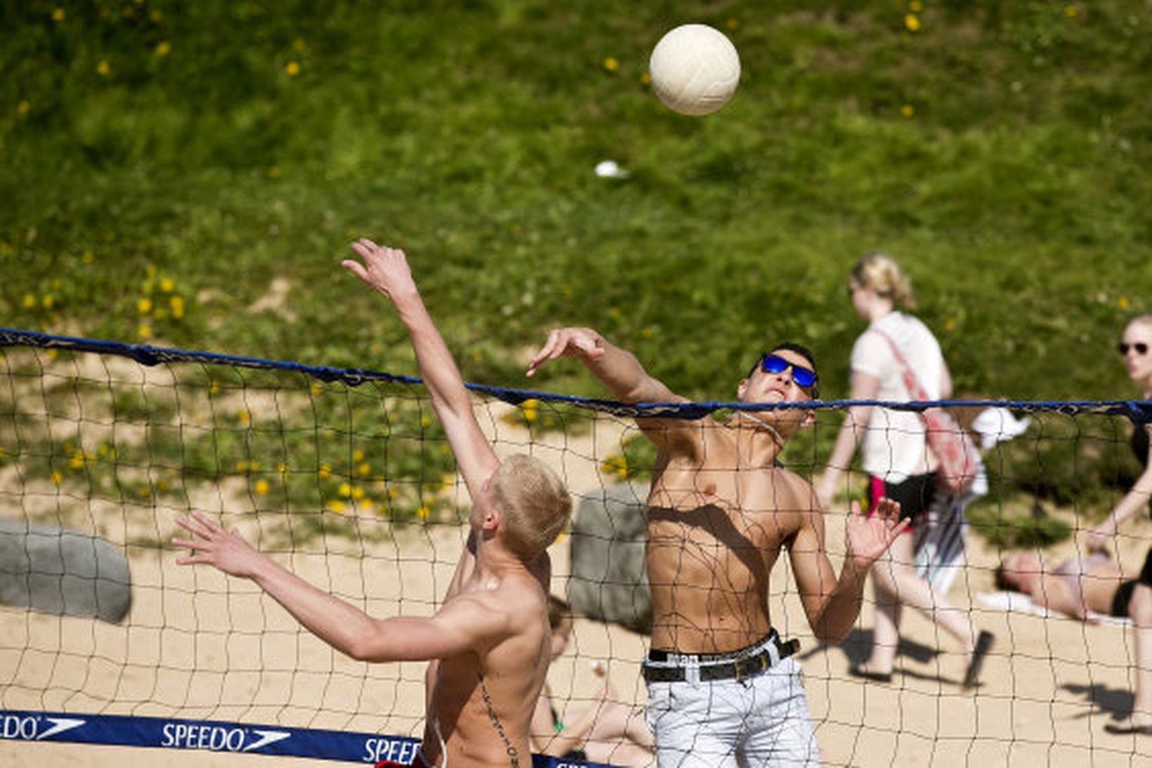 Eflaust munu einhverjir borgarbúar spila strandblak í blíðunni sem spáð …