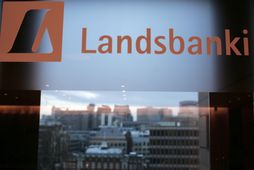 Landsbankinn hefur ákveðið að veita starfsfólki sínu frí eftir hádegi þann 19. júní.