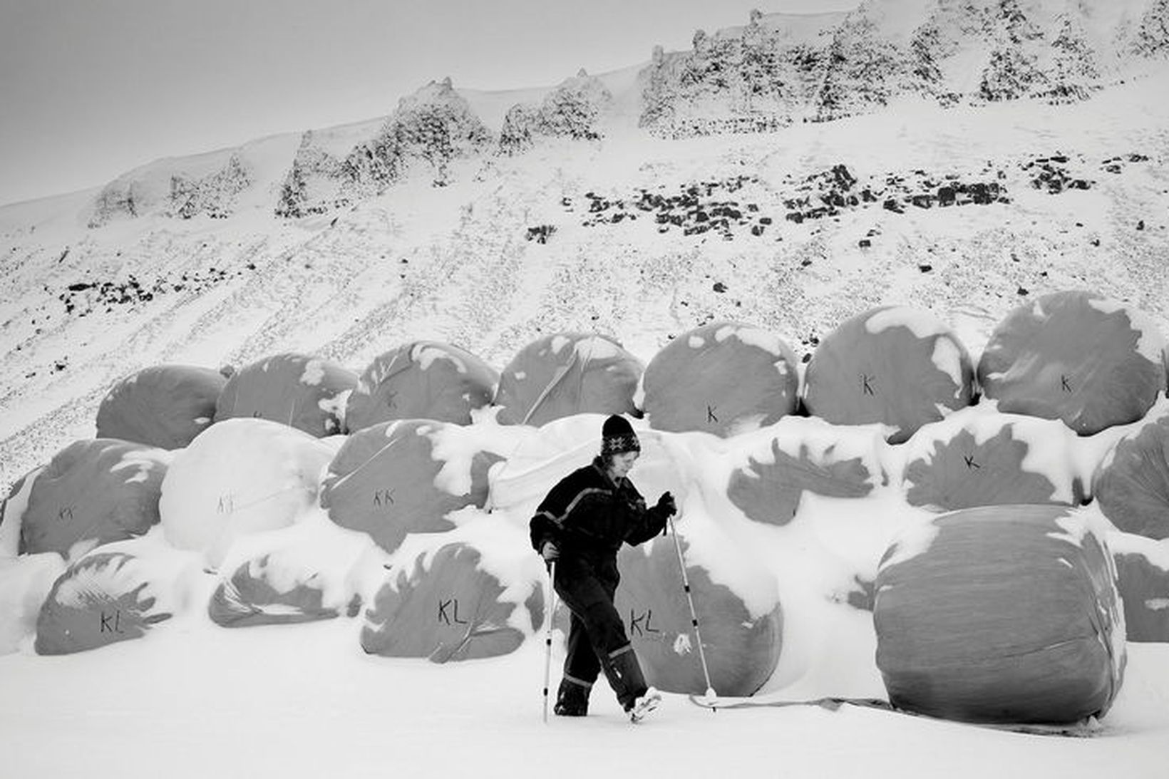 Veðurstofan varar við hvassviðri á suðurhluta landsins eða jafnvel stormi.