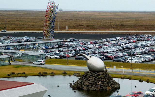 Bílastæði við Keflavíkurflugvöll.