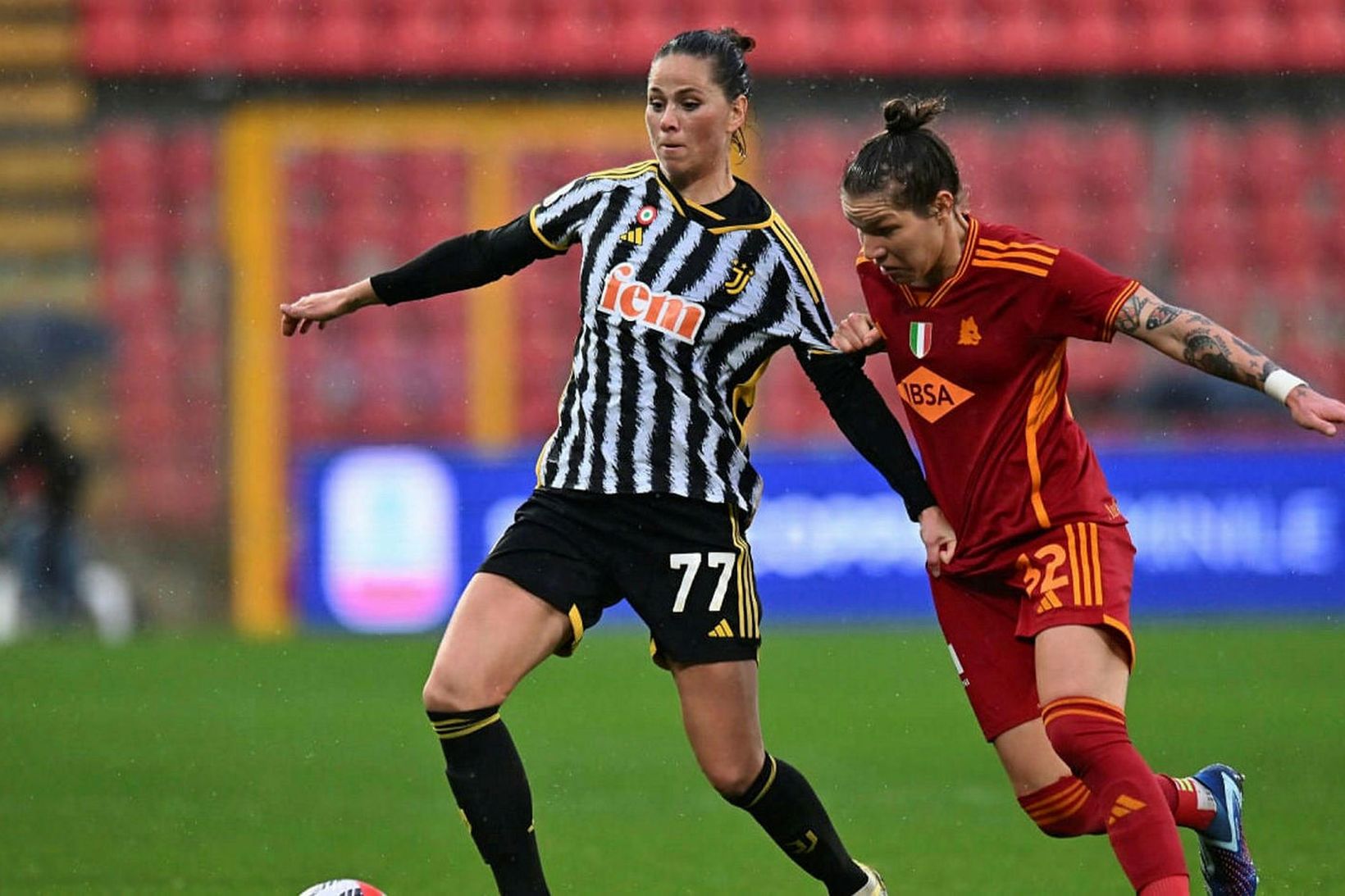 Sara Björk Gunnarsdóttir í leik með Juventus gegn Roma fyrr …