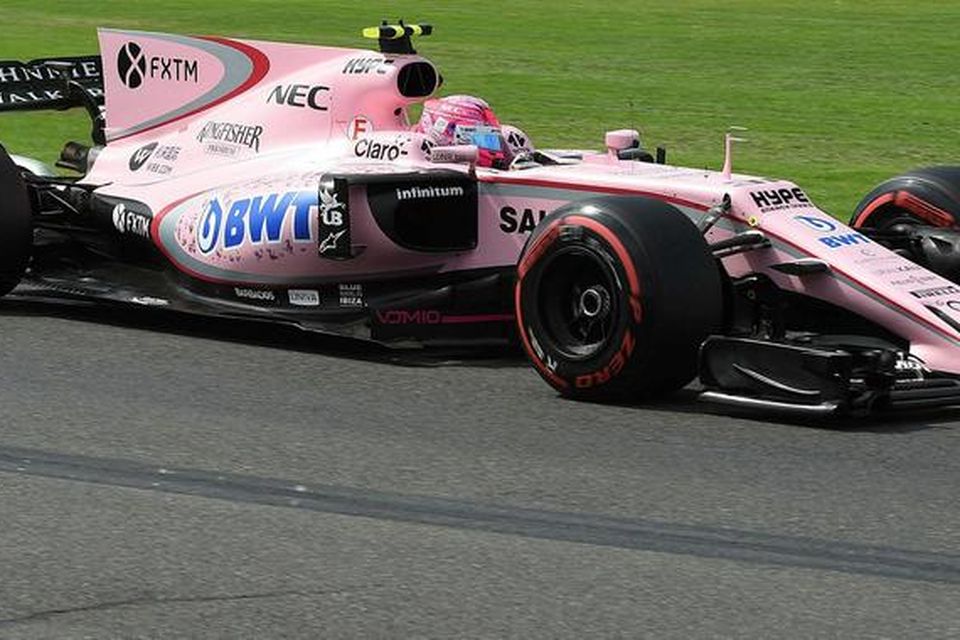 Esteban Ocon hjá Force India í Melbourne í morgun.
