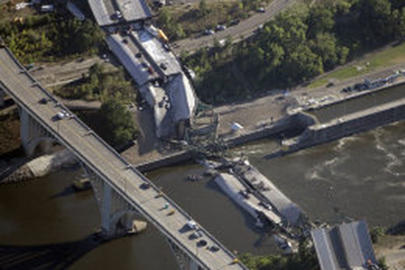 I-35W brúin sem hrundi í Minneapolis í Minnesota.