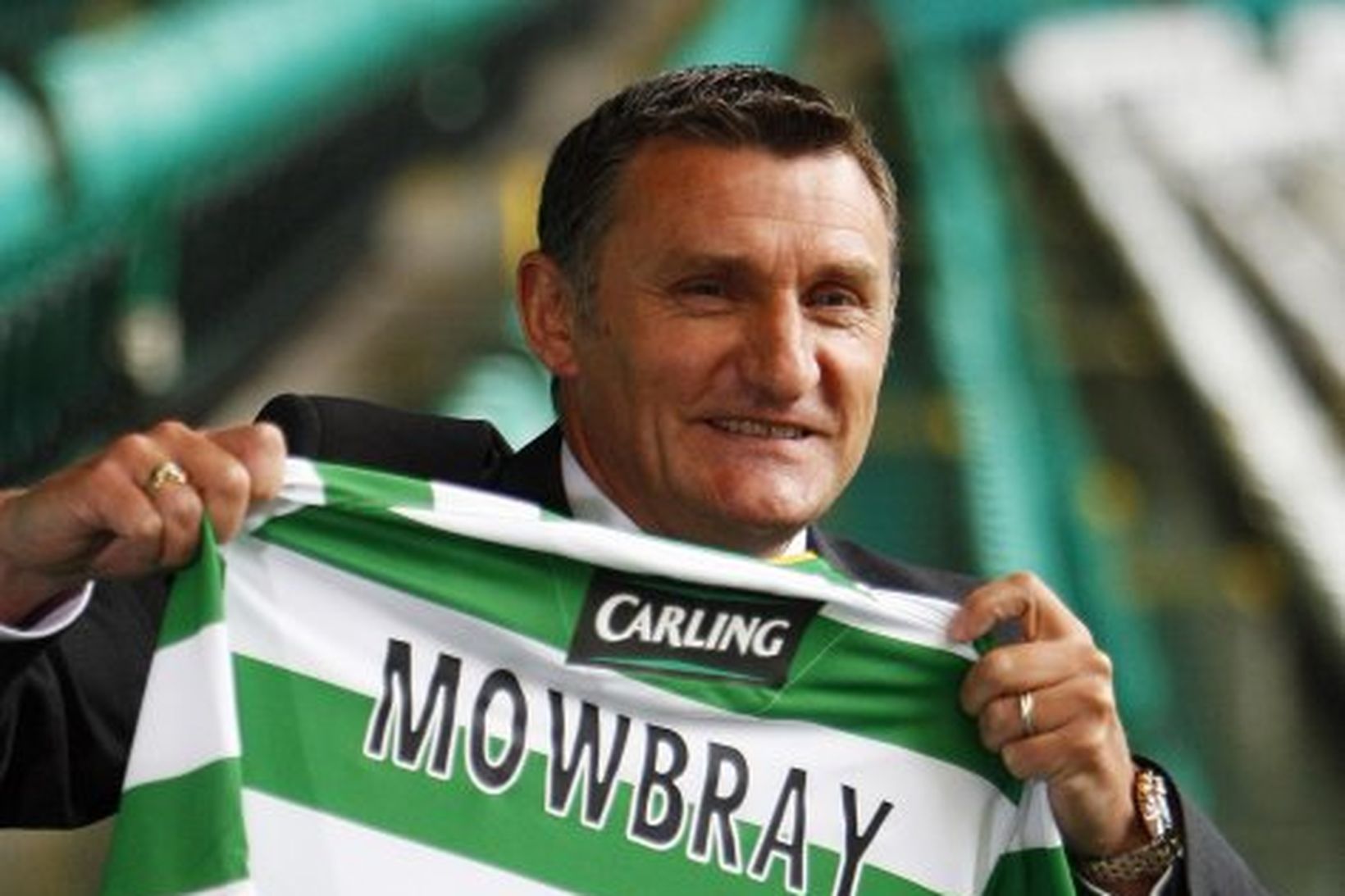 Tony Mowbray er hættur sem stjóri hjá Celtic.