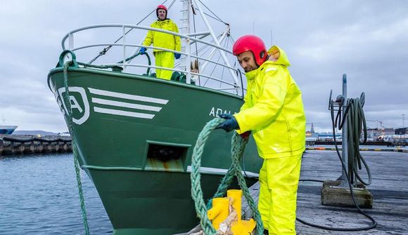 Eftirlitsmenn Fiskistofu 50% færri daga á sjó