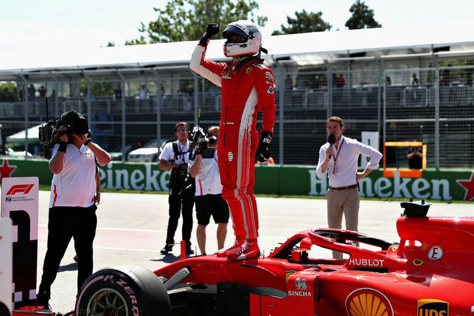 Sebastian Vettel fagnar ráspólnum í Montreal.