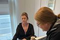Fornleifafundur Margrét Hrönn Hallmundsdóttir með skyndirannsókn í bankanum. Berghildur Árnadóttir bankakona hér sitjandi við borðið.