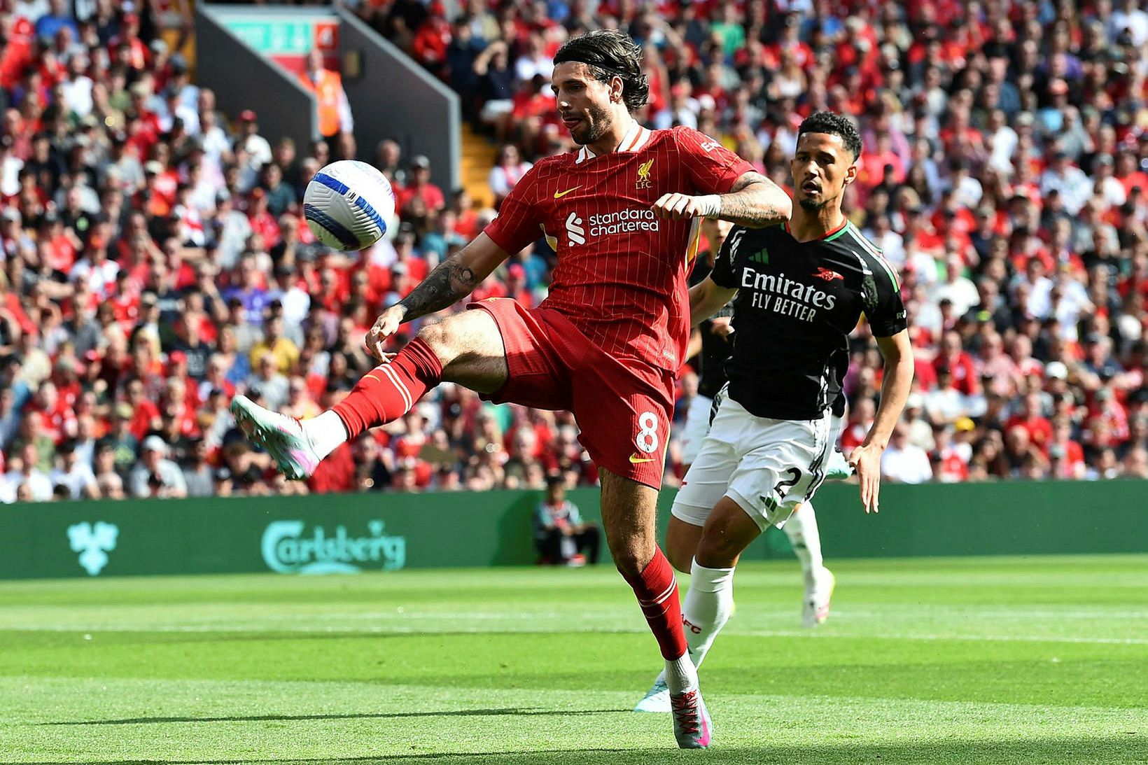 Dominik Szoboszlai miðjumaður Liverpool með boltann á Anfield í dag.