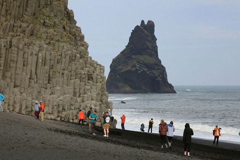Next week a new facility fee will be introduced at Reynisfjara Black Beach parking lot, from 750 ISK to 1000 ISK despending on which parking lot is used.
