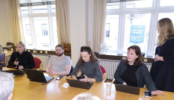 Fundi formannanna frestað