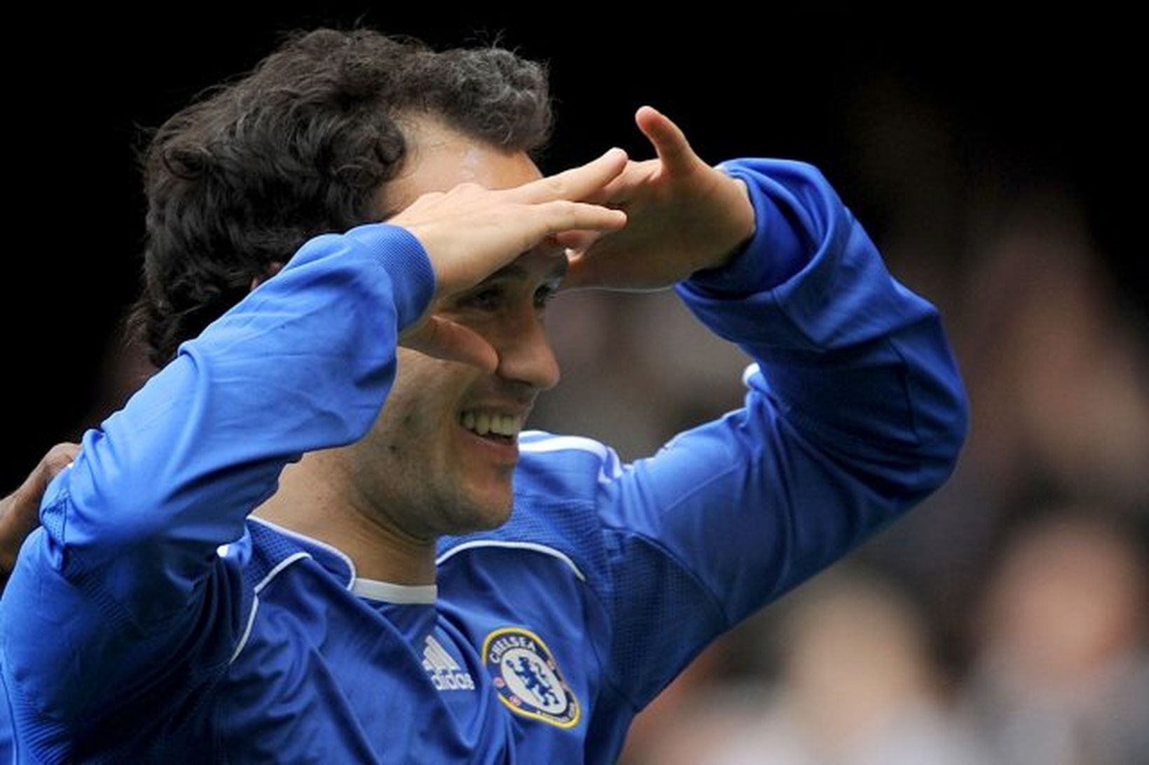Ricardo Carvalho fagnar marki sínu á Stamford Bridge.