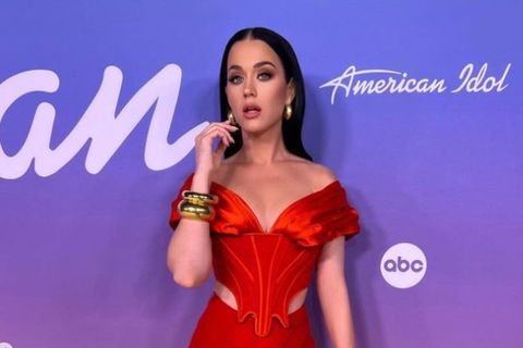 Katy Perry mætti á tískusýningu Balenciaga í gær.