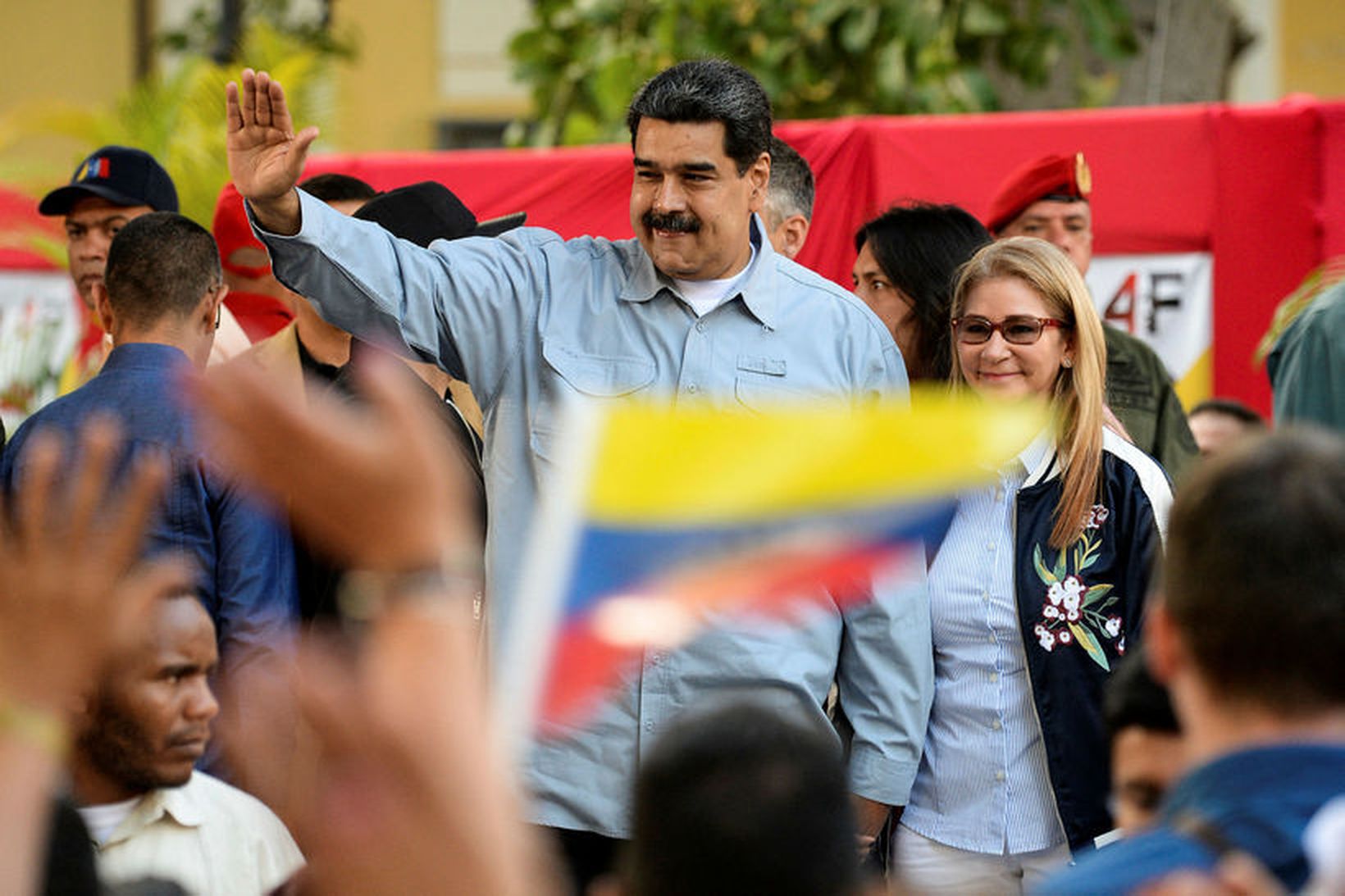 Nicolas Maduro, forseti Venesúela, með eiginkonu sinni Cilia Flores ræðir …