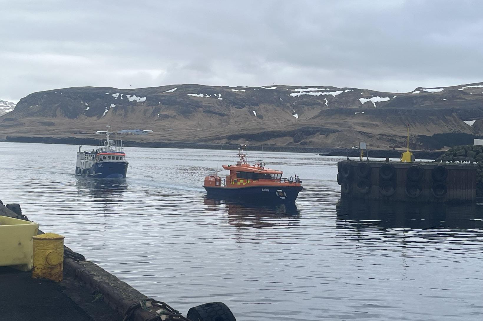 Bátur aflvana í miðjum Breiðafirði