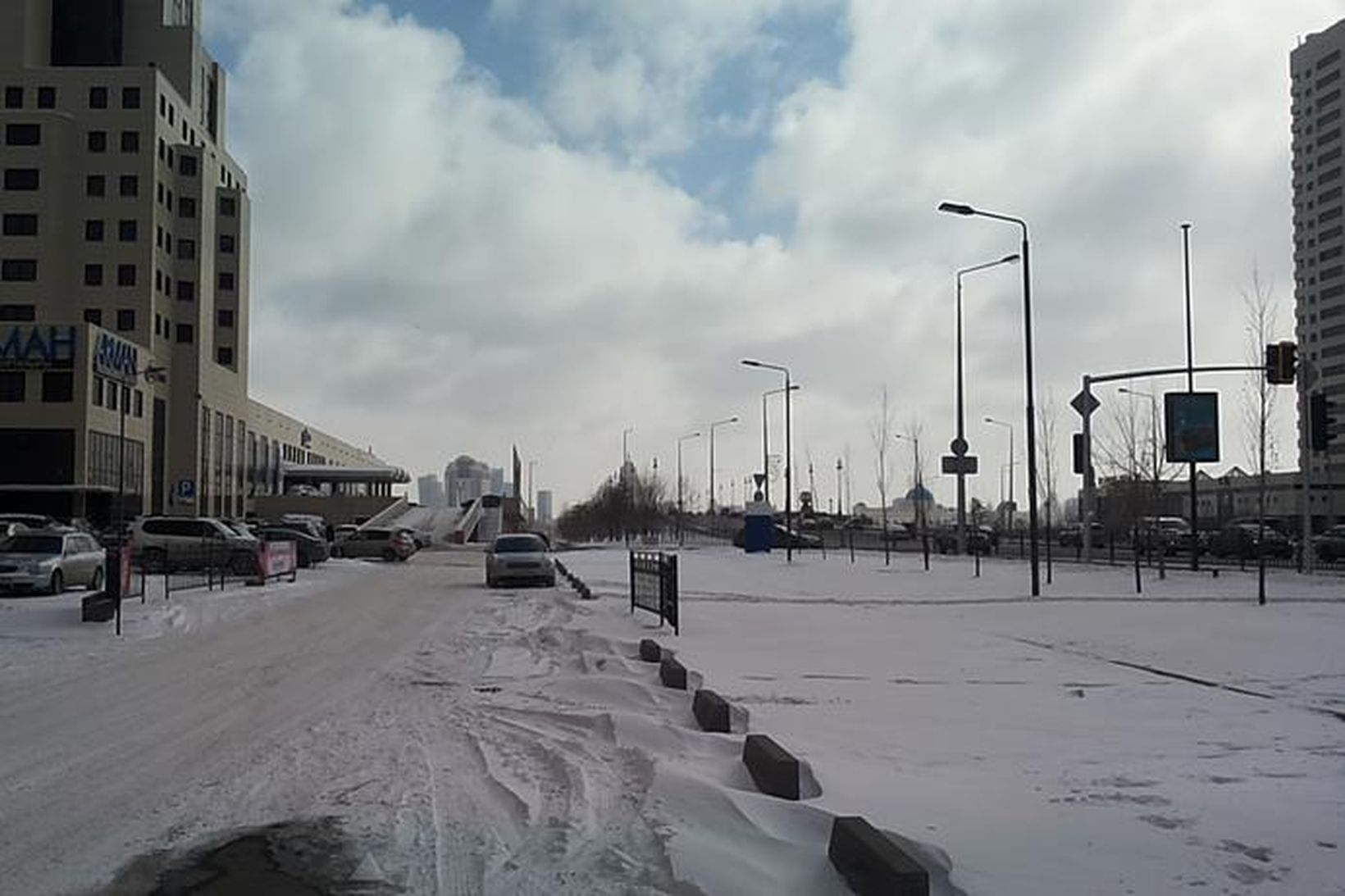 Sárafátt fólk sést á götum úti í Astana í dag …