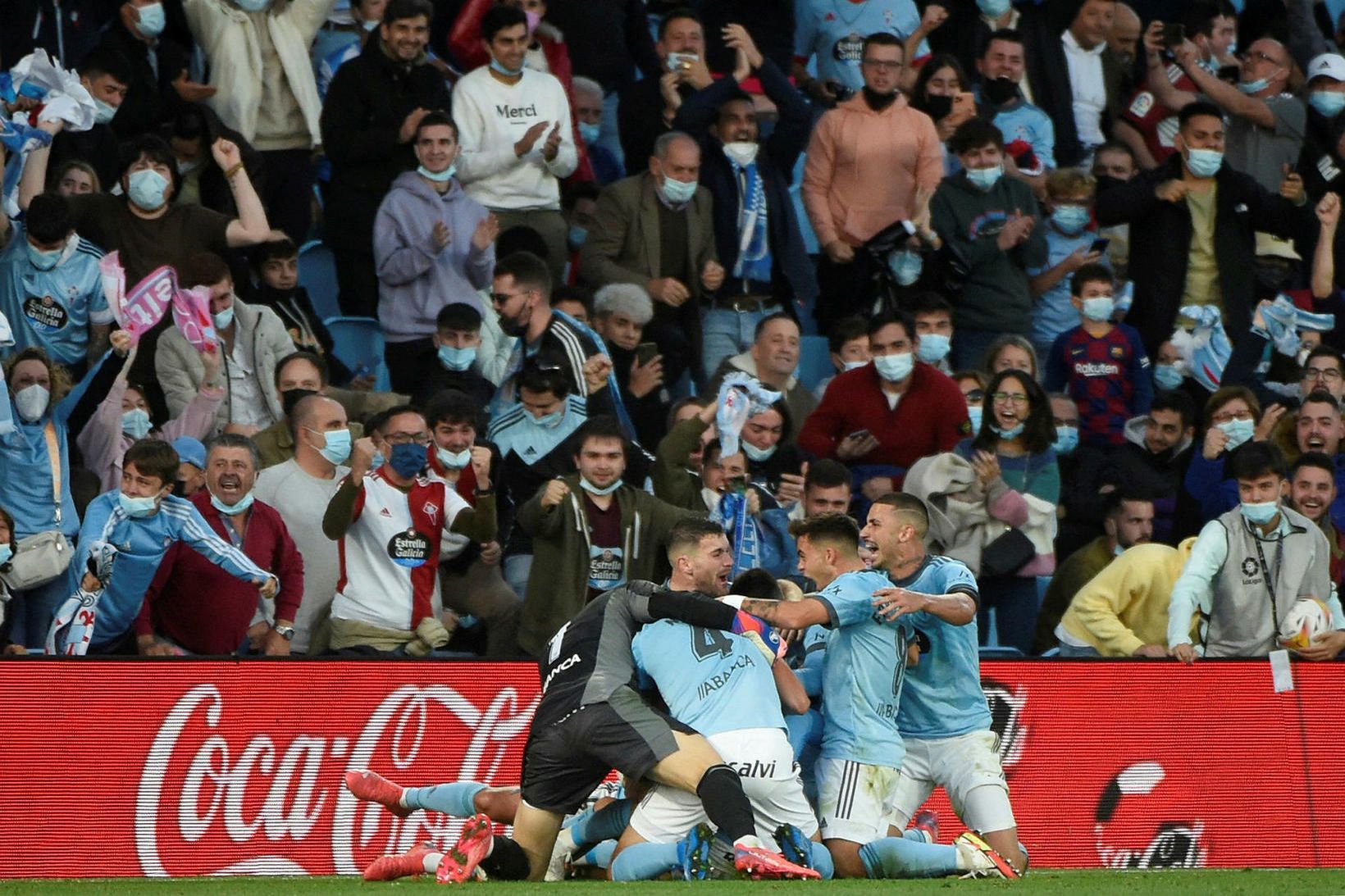 Leikmenn Celta Vigo fagna jöfnunarmarkinu.