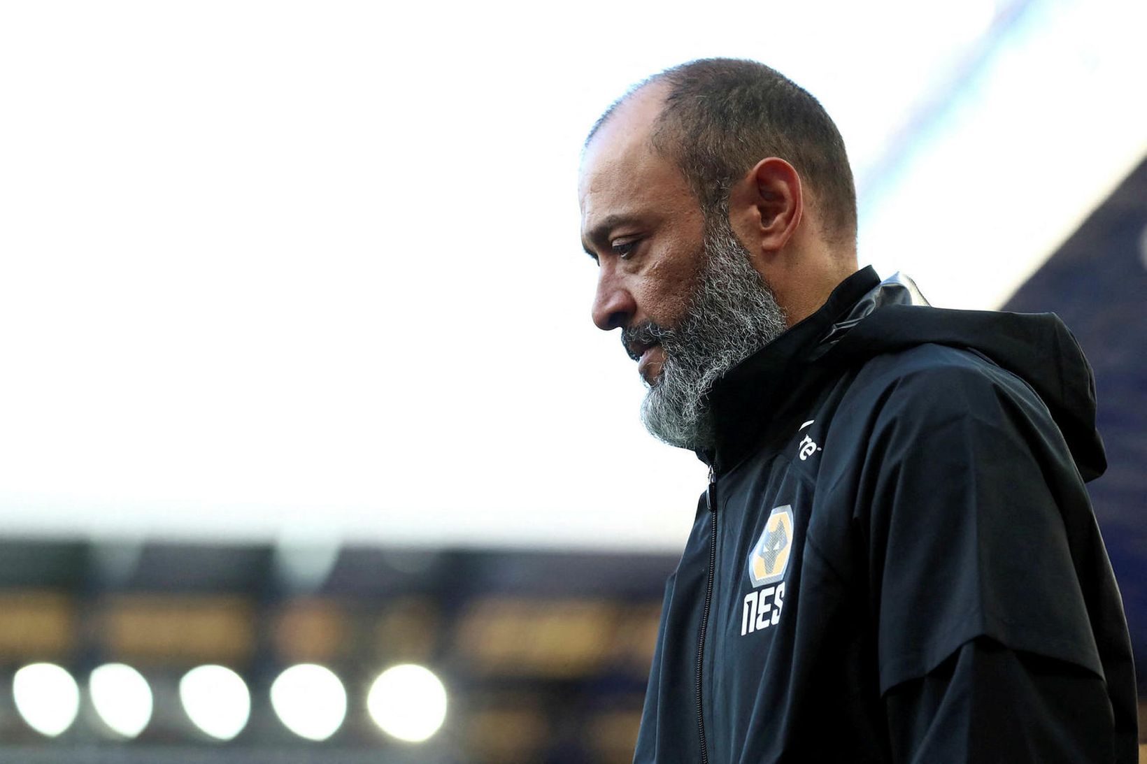 Nuno Espirito Santo yfirgefur Wolves eftir leiktíðina.