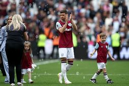 Aaron Cresswell er meðal þeirra sem er á förum frá félaginu eftir 11 ár.