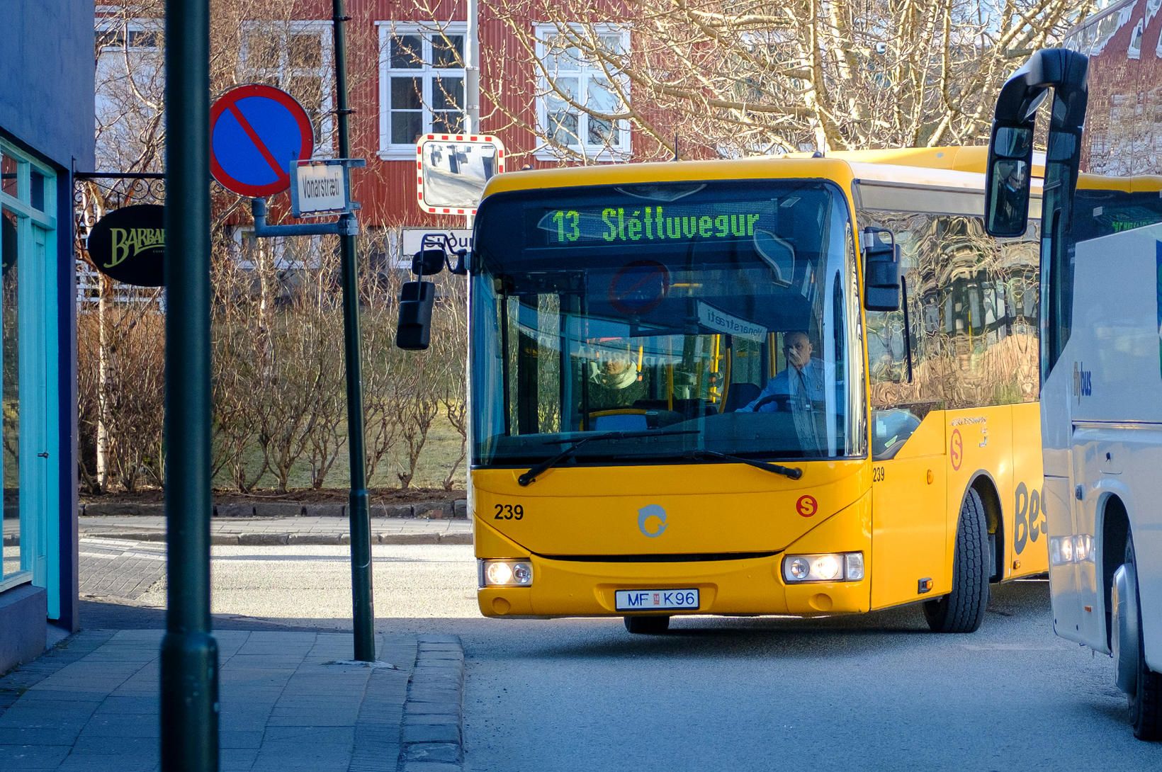 Flytja stoppistöðvar Strætó