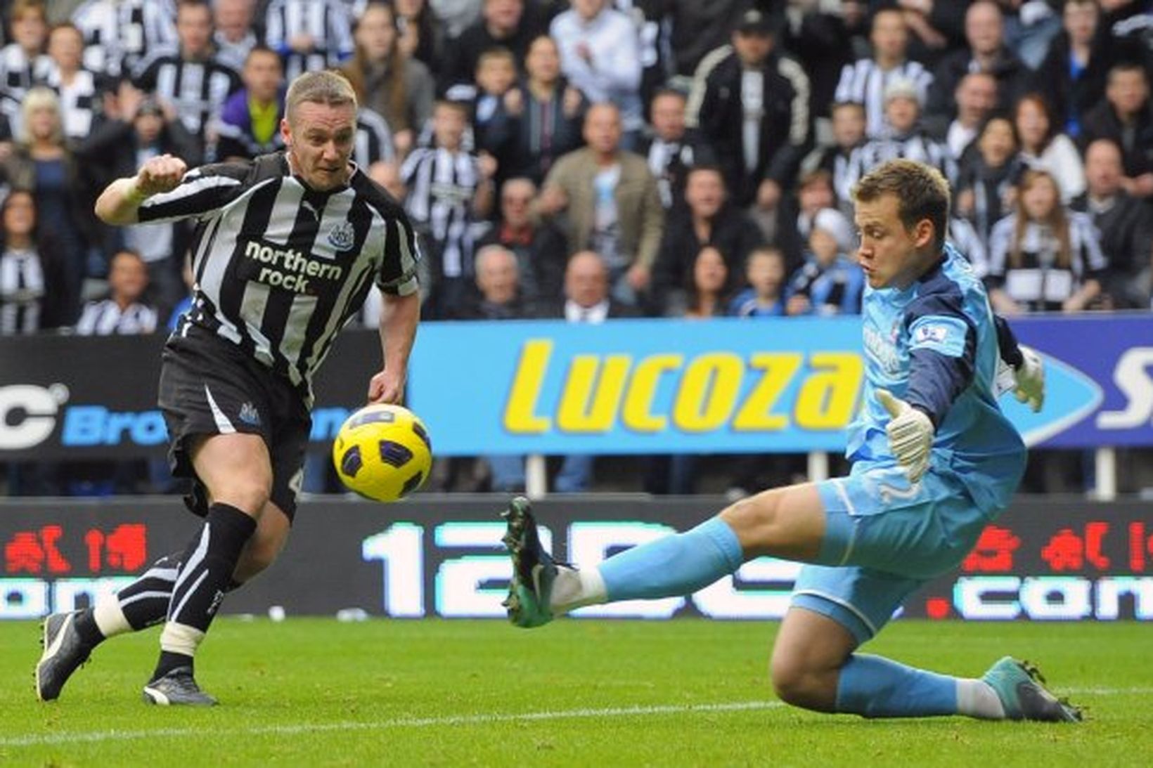 Kevin Nolan skorar eitt marka sinna fyrir Newcastle í dag.